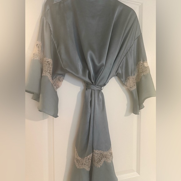 VICTORIA’S SECRET Satin & Lace Robe - Size XS - Picture 2 of 7